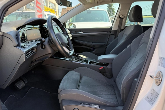 Volkswagen GOLF (2024)